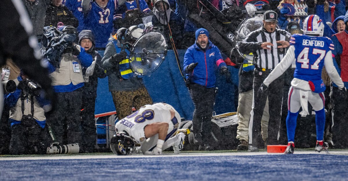 The Ravens might have the best roster in the NFL, the most collective talent of the Lamar Jackson era.

Why does it feel like nerves are at an all-time high?

On the scar tissue of playoff losses, and how it can't define this entire Ravens season: thebaltimorebanner.com/sports/ravens-…