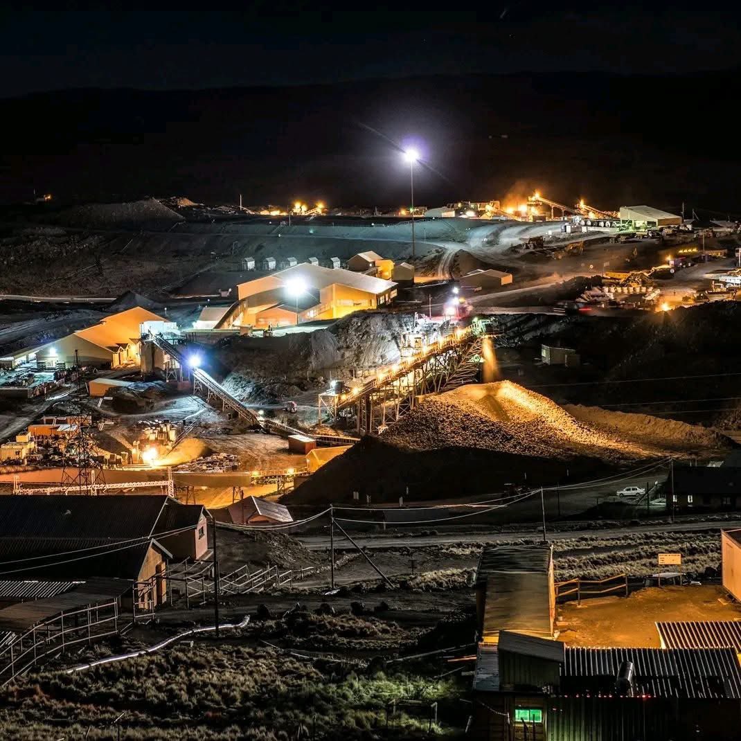 Motlatsi_RC's tweet image. 𝗕𝗔𝗧𝗛𝗢 𝗕𝗔 𝟮𝟱𝟬 𝗕𝗔 𝗙𝗘𝗟𝗟𝗢𝗔 𝗞𝗘 𝗠𝗢𝗦𝗘𝗕𝗘𝗧𝗦𝗜 𝗟𝗘𝗧𝗦'𝗘𝗡G
Morafo oa Letšeng o re o tlil’o fokotsa palo ea basebetsi kaha khoebo ea litaemane e putlame hammoho le ho putlama hoa tolara ea America....
🙆🏼♂️🙆🏼♂️🙆🏼♂️🇱🇸