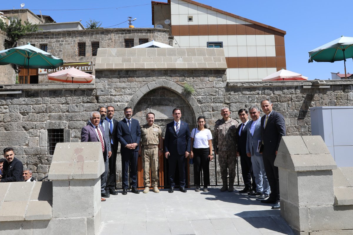 BEÜ Rektör Vekili Prof. Dr. Ayhan Yılmaz, Kültürel Mirasın Korunmasına Yönelik İstişare Toplantısına Katıldı

Bitlis Eren Üniversitesi Rektör Vekili Prof. Dr. Ayhan Yılmaz, kentin tarihi ve kültürel mirasın değerlendirilmesi ile fonksiyon kazandırılmasına yönelik düzenlenen
