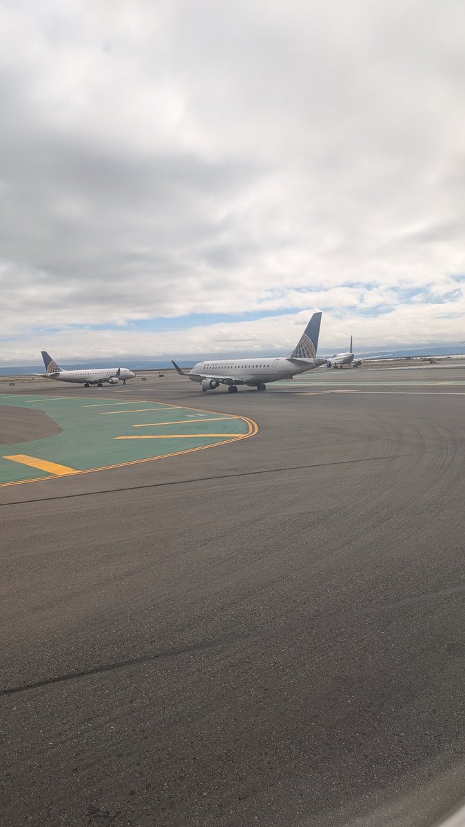 planes look so weird from far away