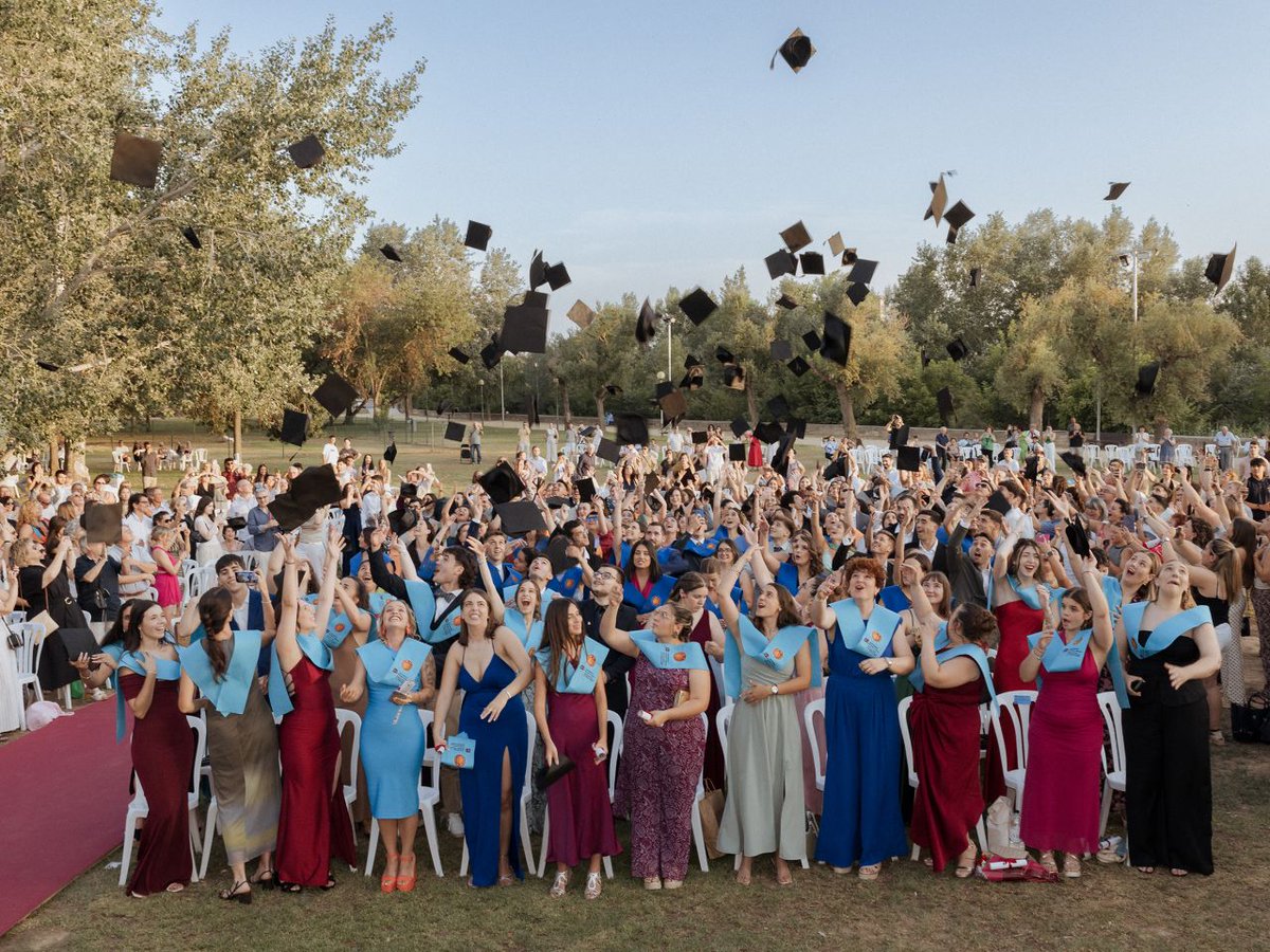 universitatURV's tweet image. 🎓Si t'has titulat a la #URV, apunta't al programa Alumni! A @femcarreraurv t'oferim serveis per desenvolupar la teva carrera professional: formacions, accés a ofertes de treball, i altres avantatges gratuïts!
#comunitatURV
👉urv.cat/ca/vida-campus…