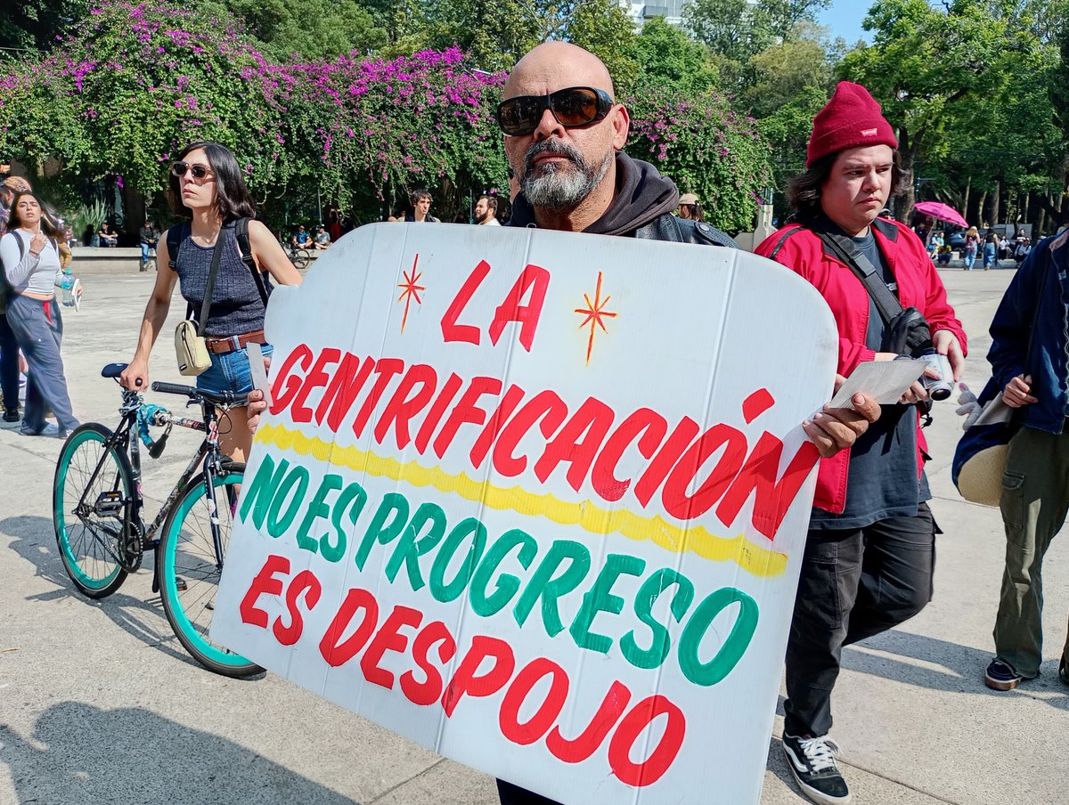 ConnectasOrg's tweet image. #CONNECTASAlDía | 🇲🇽 CDMX anuncia una consulta ciudadana para discutir las medidas contra la gentrificación.
¿Cómo lograr un turismo sostenible en LatAm que beneficie a todos?
📸: @IMER_Noticias
Conoce más en #TenemosQueHablar. 👇🏽connectas.org/analisis/bienv…