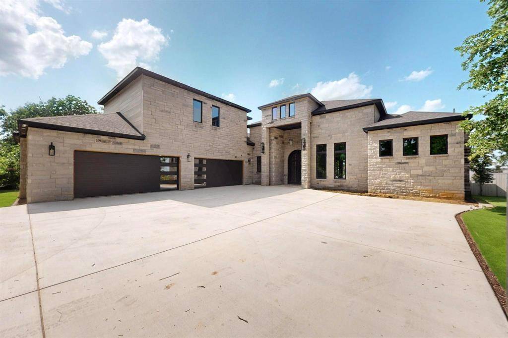 DaisyGreek's tweet image. 8743 Southern Shore Court, Kemp, TX 75143 just hit the market!
Take a look at this awesome space: daisygreek.ondemanddfw.com/d8rcdp38