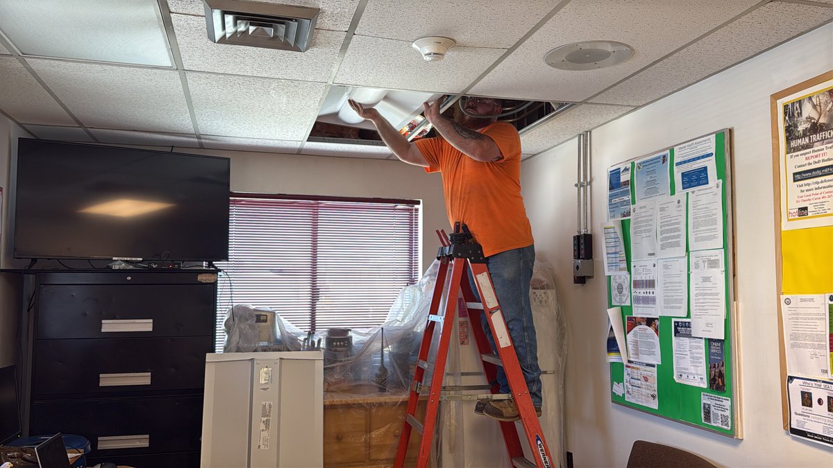 EnergyRI's tweet image. The Lead by Example team, in collaboration with the Rhode Island Air National Guard, has launched an LED lighting retrofit across 15 buildings in North Kingstown and North Smithfield.

The project is part of a broader federally funded effort to bring all Air Guard facilities to…
