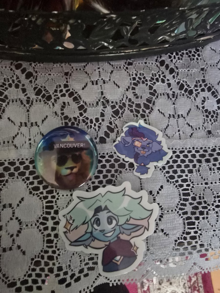 _KayLovesMusic_'s tweet image. I got a Strive pin on Etsy from the amazingly talented @freaky_TWRP it's so adorable and shiny! Go check them out!! 💙
#twrp #Etsy #EtsySeller