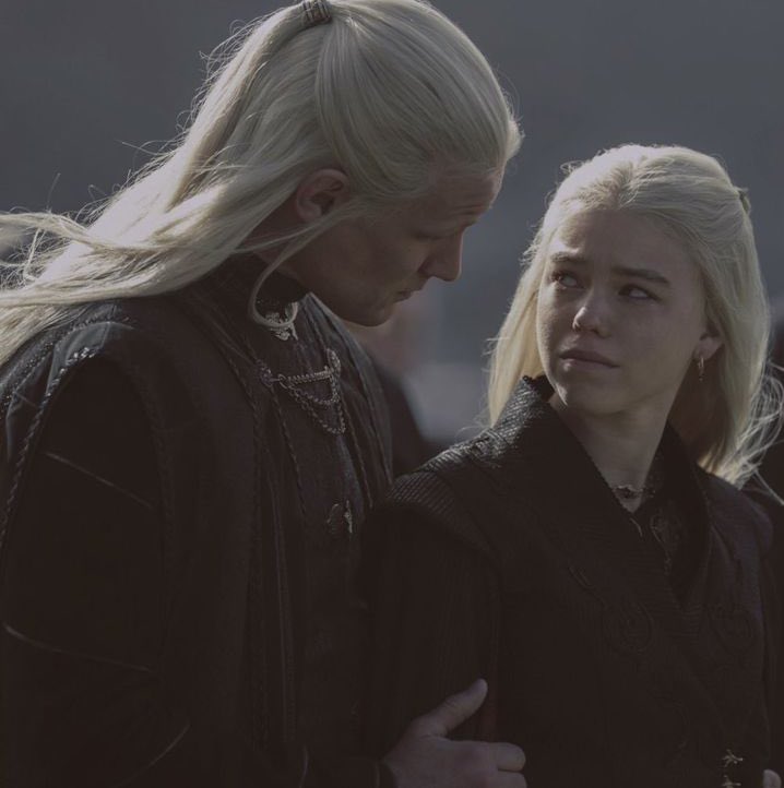 targcestprompts's tweet image. jealous aegon x rhaenyra x daemon