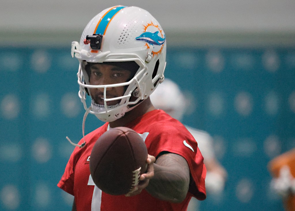 SSMiamiDolphins's tweet image. #Dolphins Deep Dive with @Chrisperk & @DavidFurones_: #Tua and #Tyreek’s relationship; culture shift during practice | VIDEO trib.al/Xa06Zvt #NFL