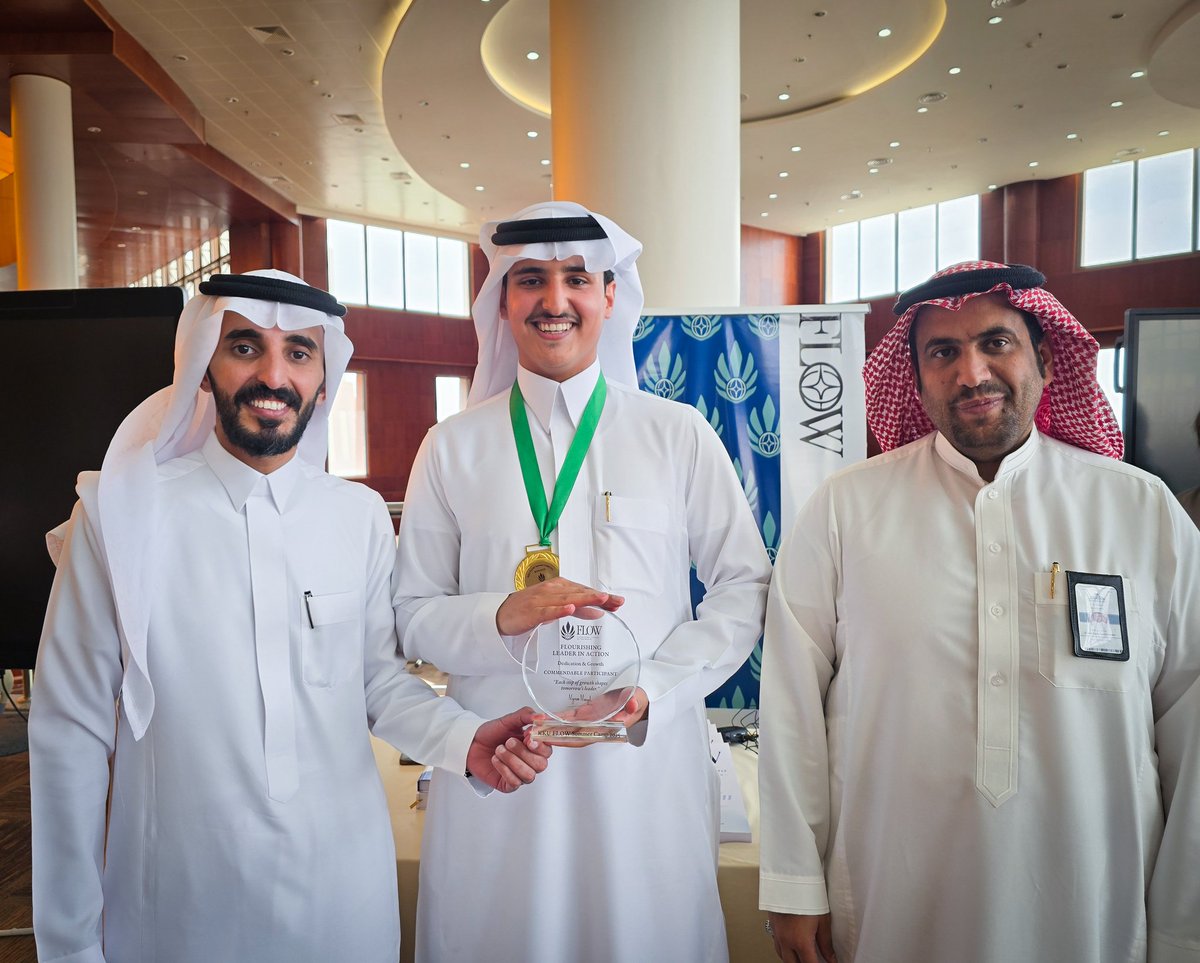 safkku's tweet image. بحضور سعادة عميد #عمادة_شؤون_الطلاب د. علي بن مسفر القحطاني اختُتم اليوم في المكتبة المركزية بالفرعاء برنامج &quot;إعداد القادة الواعدين&quot;، بتنظيم من #جامعة_الملك_خالد ممثلةً بوحدة التدريب والتبادل الطلابي، وشهد الحفل مشاركة أكثر من 40 طالبًا، حيث تم استعراض المشاريع الطلابية وتكريم…