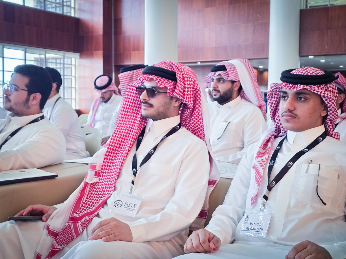 safkku's tweet image. بحضور سعادة عميد #عمادة_شؤون_الطلاب د. علي بن مسفر القحطاني اختُتم اليوم في المكتبة المركزية بالفرعاء برنامج &quot;إعداد القادة الواعدين&quot;، بتنظيم من #جامعة_الملك_خالد ممثلةً بوحدة التدريب والتبادل الطلابي، وشهد الحفل مشاركة أكثر من 40 طالبًا، حيث تم استعراض المشاريع الطلابية وتكريم…