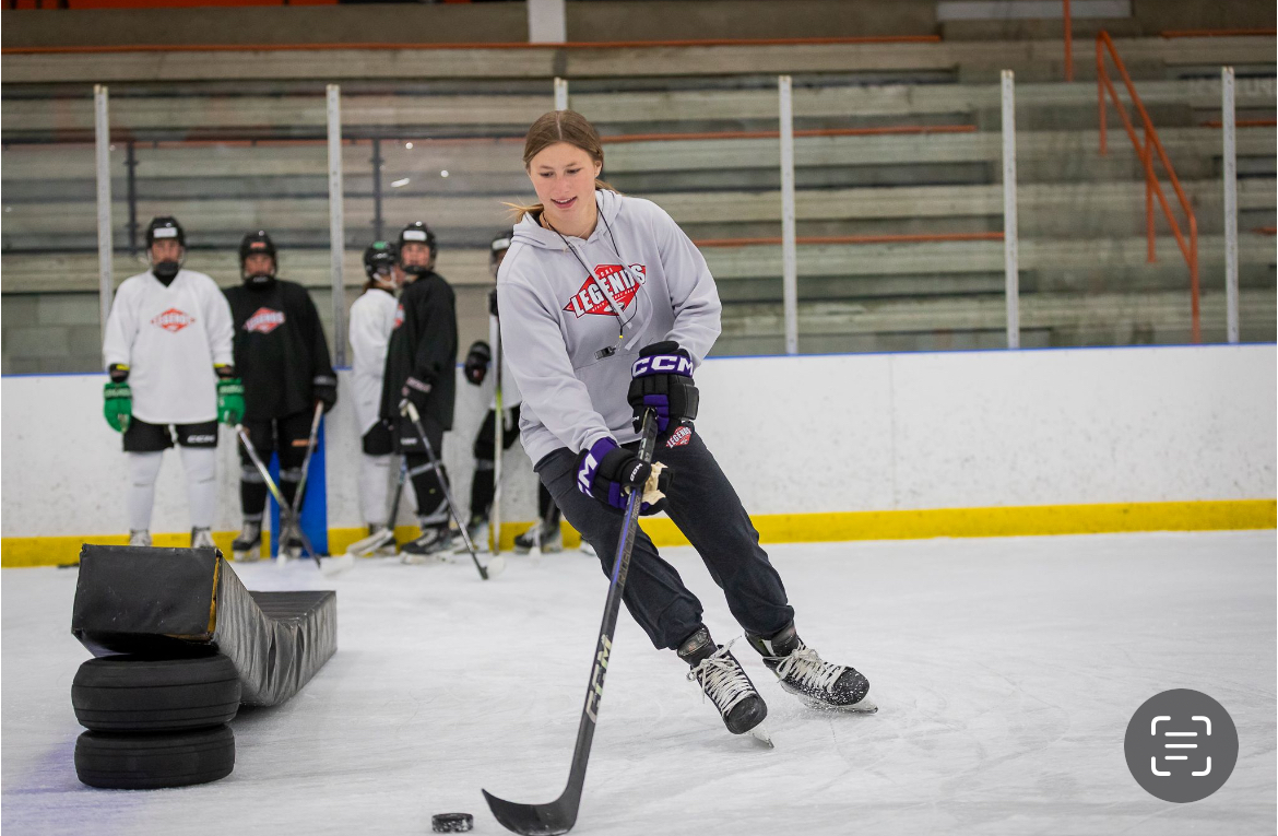 Great to see Rylee Bartz out in the community paving the way for young girls hockey, and sharing her knowledge and leadership with the next generation!

Check out the full story here: valleynewslive.com/video/2025/07/…

#RollToms 💜