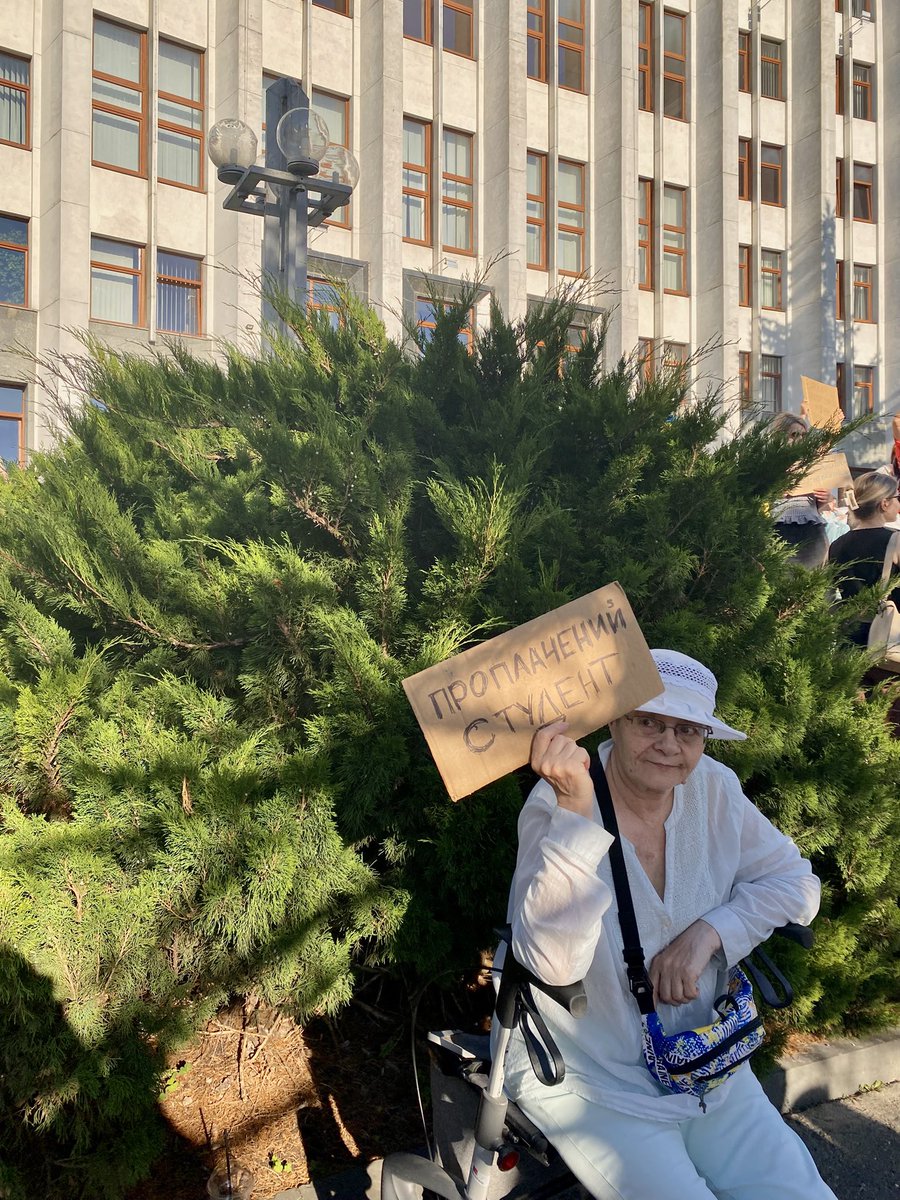 dushnilkaa's tweet image. увага: 10 проплачених студентів за словами тернопільської влади зібрались сьогодні