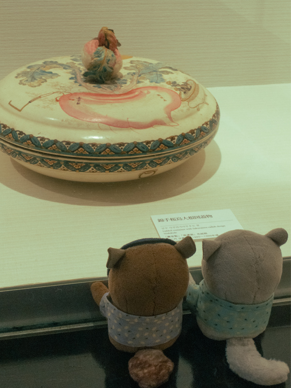 nui_and_photo's tweet image. やってきました鹿児島
桜島大根の薩摩焼を眺める鯉月ふぉぜ
ふくれ菓子に釘付けの鯉月ふぉぜ
路面電車に乗る鯉月ふぉぜ