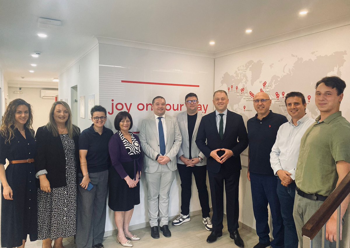 ThomasByrneTD's tweet image. Terrific to see an Irish company investing in Montenegro.
At both Podgorica Airport and Tivat Airport, the duty free stores are run by Aer Rianta International, with over 60 employees.
A great example of an Irish and EU company investing in Montenegro.
🇮🇪🇲🇪🇪🇺 @irlembbudapest