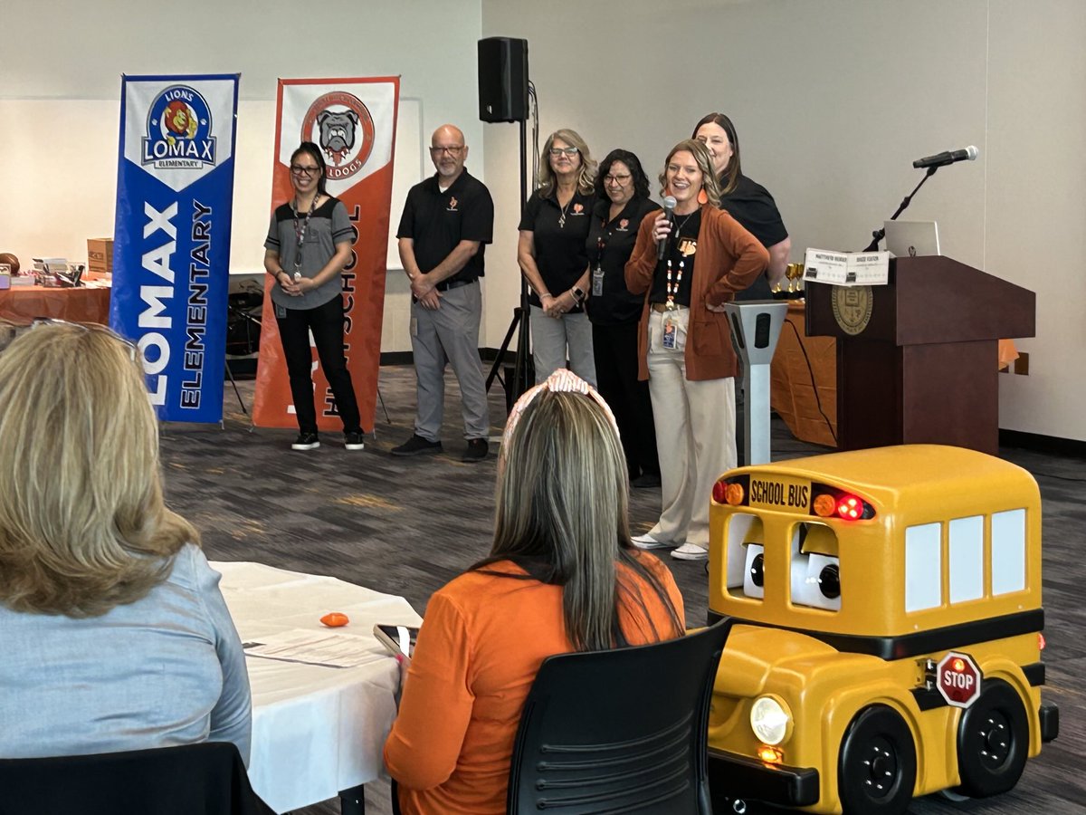 LPISDLibraries's tweet image. Meeting Buster of the LP Transportation Department @ the LP Legacy Complex! #ChooseLP #LPLegacy #BestNeverRest