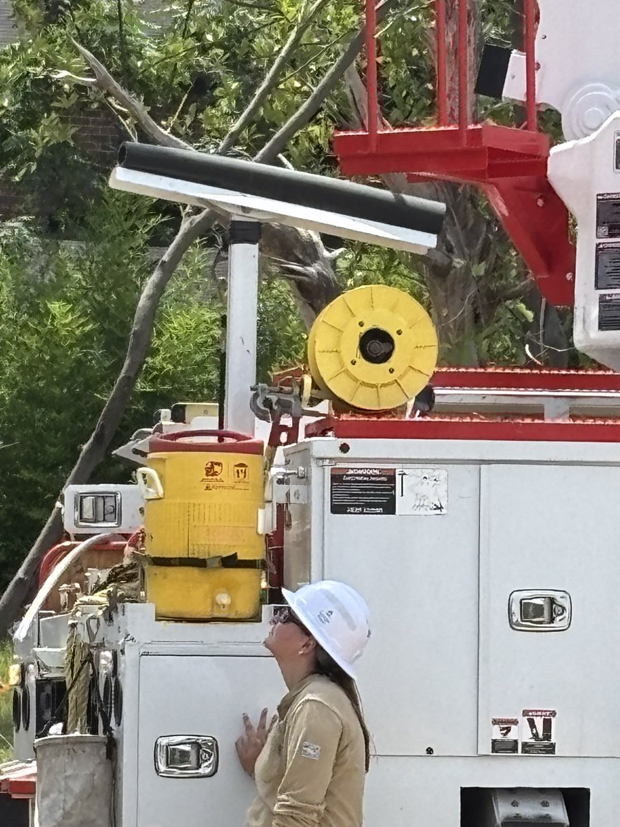 GeorgiaPower's tweet image. A live look 👀 From the Bucket! ⚡️

Our crews are hard at work across the state today! Here&apos;s a quick look at the teams in Evans, Augusta, Jonesboro, and Tucker getting the job done. 💪