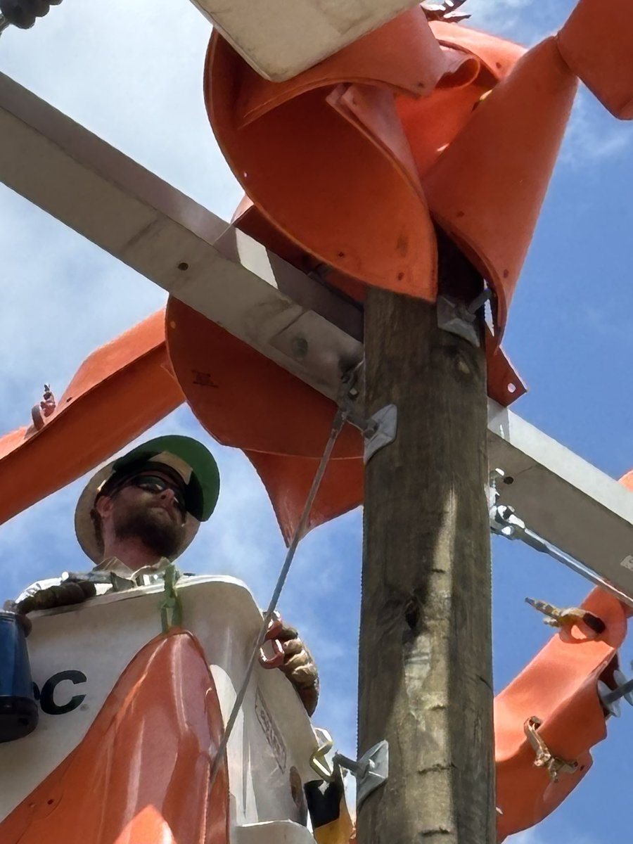 GeorgiaPower's tweet image. A live look 👀 From the Bucket! ⚡️

Our crews are hard at work across the state today! Here&apos;s a quick look at the teams in Evans, Augusta, Jonesboro, and Tucker getting the job done. 💪