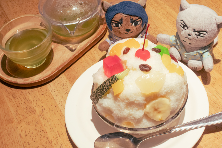 nui_and_photo's tweet image. しろくまに釘付けの鯉月ふぉぜ🍧

鹿児島といえばのしろくま！よかったねふぉぜちゃん
通常サイズのあまりのデカさにびっくりしてベビーサイズを頼みました💦💦