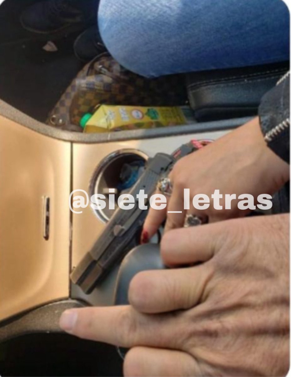 siete_letras's tweet image. Ex funcionario posa con armas y AMENAZA:
Es Luis Arturo Hernández, “Piolo”, ex administrativo en @FiscaliaEdomex. Hostiga mujeres por redes y amenaza al ex de su novia.
“Te voy a meter a la cárcel”. Ya hay denuncia en @FiscaliaCDMX por amagos a otro servidor de @Mx_Diputados.