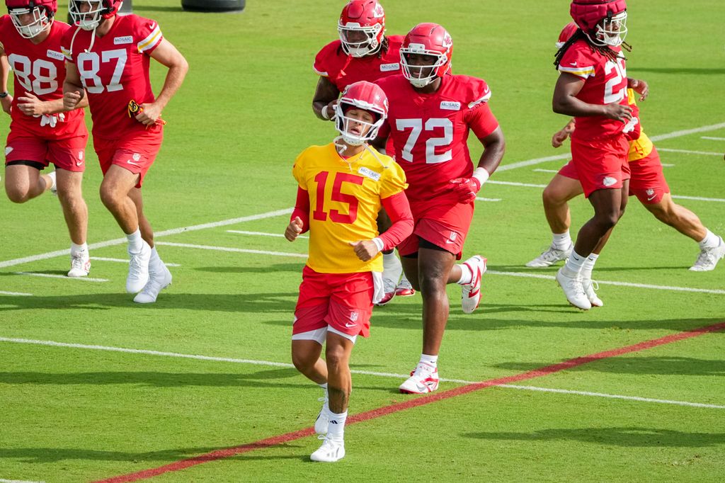 goldmctNFL's tweet image. The @AtoZSportsNFL top 20 quarterback rankings are here. A (futile) fight to dethrone Patrick Mahomes while a new crop of superstars begins to emerge.
More here from our team: buff.ly/oBEuLbZ