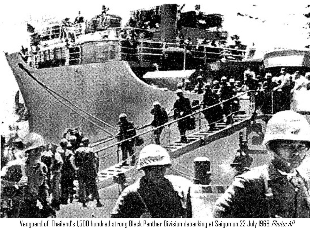 WarsIndo's tweet image. Vanguard of Thailand’s 1,500 hundred strong Black Panther Division debarking at Saigon on 22 July 1968