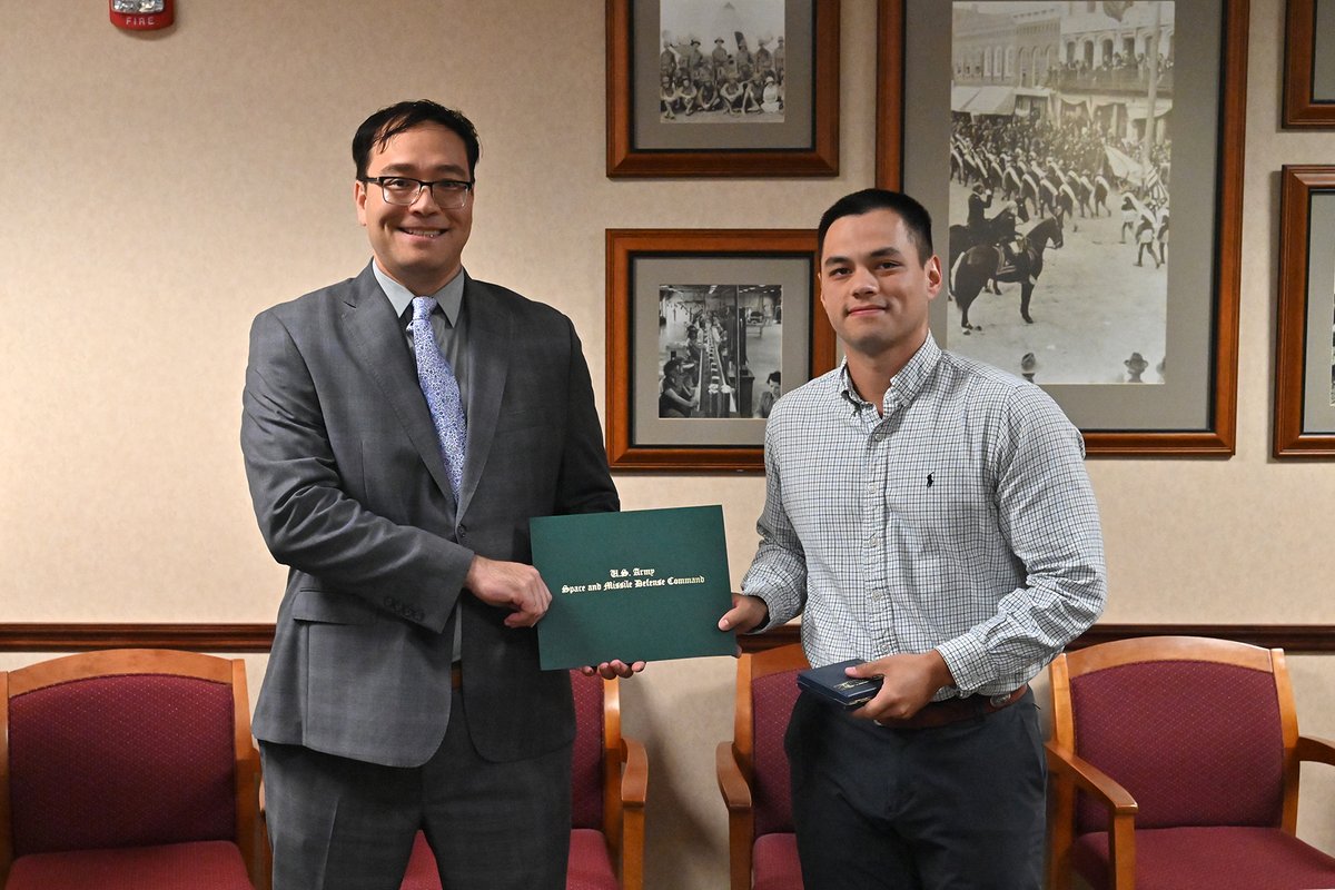Congratulations to Jonathan Coleman, Garry Freeman, and Clayton Lin, SMDC Technical Center engineers, on receiving the Civilian Service Achievement Medal in recognition of their dedication, professionalism and support of the #ArmySMDC mission.

📸 : flic.kr/s/aHBqjCnqhG