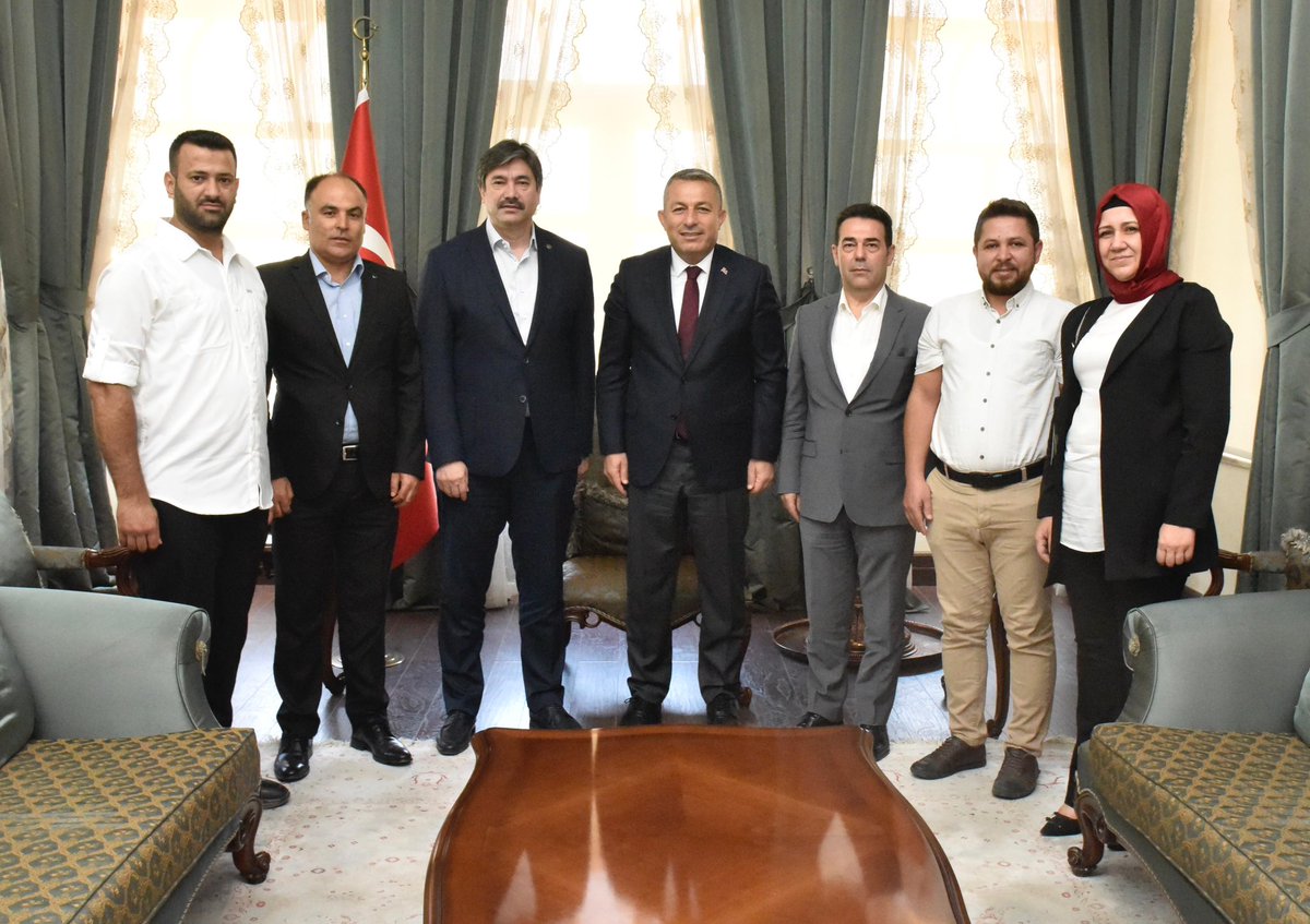 BEM-BİR-SEN (@bem_bir_sen) on Twitter photo Genel Başkanımız
Levent Uslu
Genel Başkan Yardımcımız
D. Cenk Davulcu
Kilis İl Başkanımız
Mustafa Ceritlioğlu ve Yönetim Kurulu Üyelerimizle
Kilis Valisi
Tahir Şahin’i Ziyaret Etti
Nezaketleri ve Misafirperverlikleri İçin Teşekkür Ederiz.
<a href="/tahirshn_mia/">Tahir Şahin</a>
<a href="/kilisvaliligi/">T.C. Kilis Valiliği</a> Genel Başkanımız
Levent Uslu
Genel Başkan Yardımcımız
D. Cenk Davulcu
Kilis İl Başkanımız
Mustafa Ceritlioğlu ve Yönetim Kurulu Üyelerimizle
Kilis Valisi
Tahir Şahin’i Ziyaret Etti
Nezaketleri ve Misafirperverlikleri İçin Teşekkür Ederiz.
<a href="/tahirshn_mia/">Tahir Şahin</a>
<a href="/kilisvaliligi/">T.C. Kilis Valiliği</a>