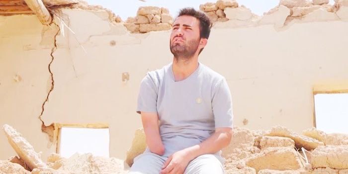 HogBrusk's tweet image. DAİŞ'in Şengal'den kaçırdığı ve canlı bomba eylemcisi olmayı reddettiği için kolu koparılan Ezidi Kürdü Berdan Izêrî, yaşadıklarını anlattı.
Berzan Izêrî, QSD'nin Derazor'da düzenlediği operasyon ile DAİŞ'ten kurtarıldı.