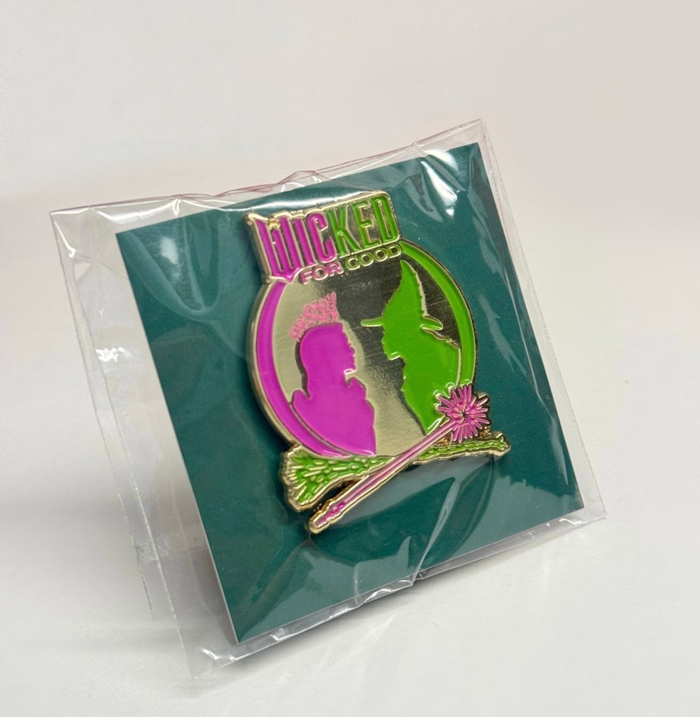 wicked_updates's tweet image. 🚨PIN GIVEAWAY🚨
To celebrate the start of Wicked Wednesdays & the launch of my new Instagram (OzCentral), I would love to send one lucky Ozian a limited edition ‘Wicked: For Good’ pin from the US/Canada screenings.
To enter:
- Follow OzCentral on Instagram
- Like & Repost
-…