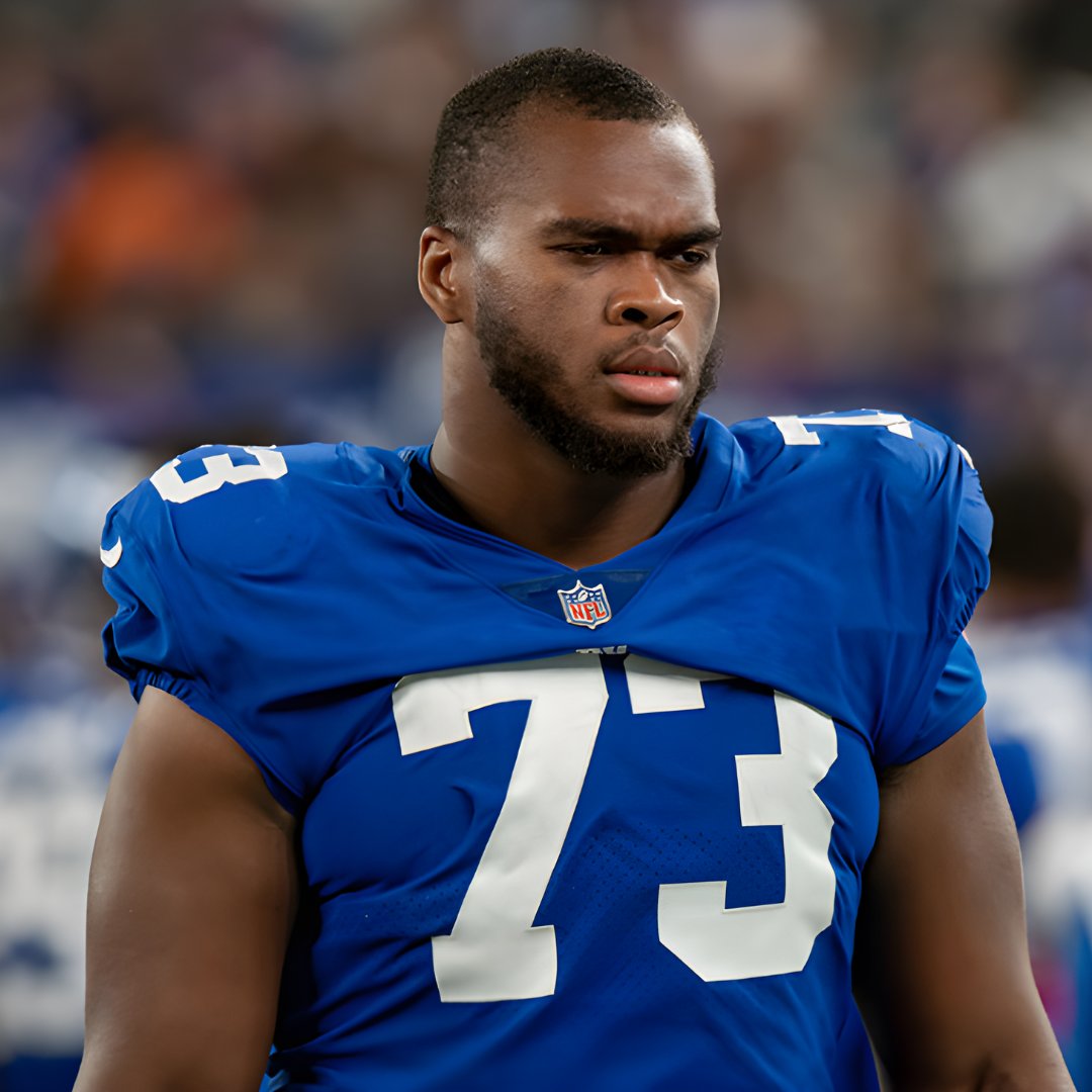 Gridiron_Media_'s tweet image. Evan Neal split 1st team reps at RG today, per Art Stapleton.