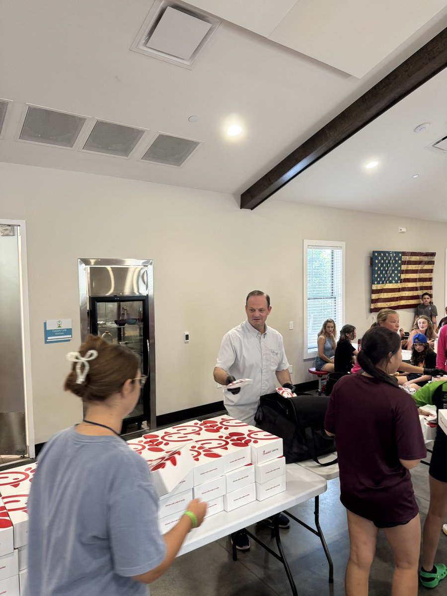AGAlanWilson's tweet image. Today, I had the honor of joining the incredible kids from Camp Corral at Camp Cole, children of wounded, ill, or fallen military heroes. As someone who lost a parent in service and still serves today, this mission hits close to home.
It was a privilege to help serve them lunch…