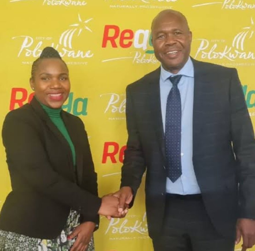 AmukelaniMoyani's tweet image. Polokwane Mayor and Manager accused of awarding a R56M tender to the Manager's Zimbabwean boyfriend!
