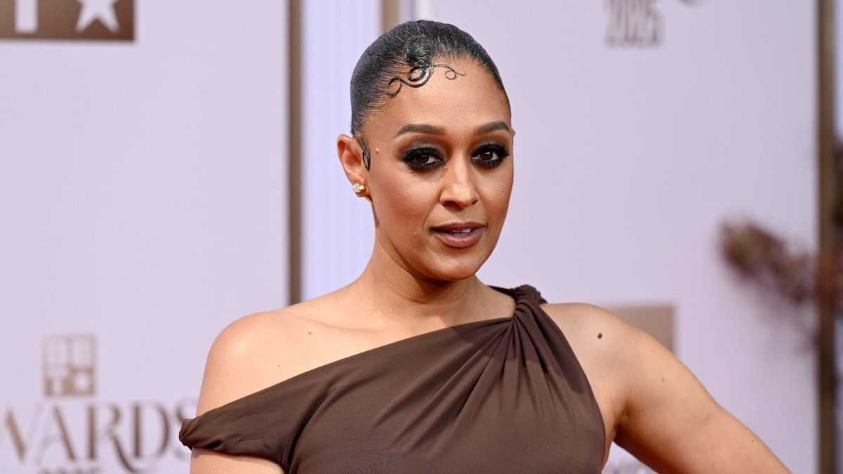 Complex's tweet image. Tia Mowry stands her ground after being criticized for embracing the "single mom" title. She makes it clear: "I don’t have a partner." Dive into the conversation shaping pop culture. Read what happened: complex.com/pop-culture/a/…