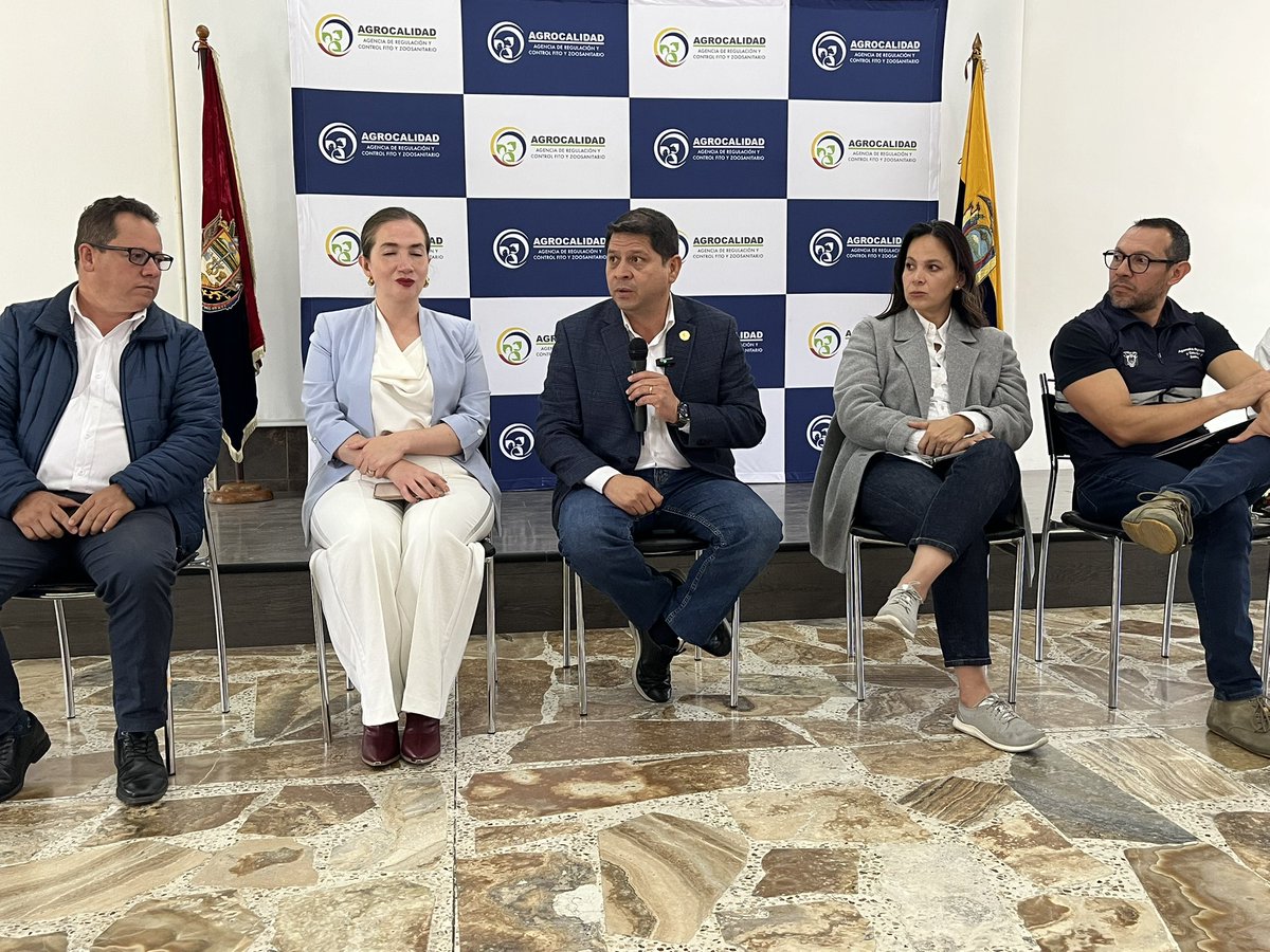 CONAVE_EC's tweet photo. #ListoElPollo de 🇪🇨 para el 🌎 #LibreDeInfluenza
Hoy como @CONAVE_EC recibimos con honor y responsabilidad la certificación de PAÍS LIBRE DE INFLUENZA AVIAR con el aval de la @WOAH
Nuestro pollo está listo para alimentar al mundo, esta certificación nos permitirá abrir nuevos destinos. 🇨🇳🇲🇽