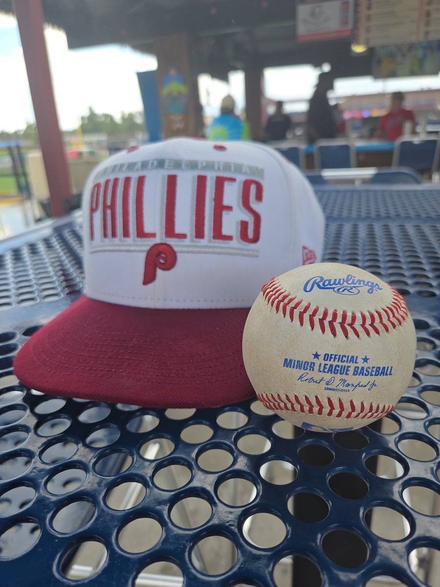 Ronway7's tweet photo. @Threshers @DanteNori1 Thnx 4 the HR ball Dante. https://t.co/0sfaAkm0wc