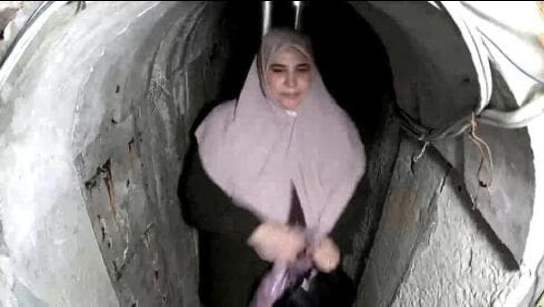 Fundji3's tweet image. With a fake passport and plenty of cash: Sinwar's widow flees to Turkey and remarries.
Palestinian and Israeli sources told Ynet that while Gaza residents live in ruin thanks to her late husband's actions, the widow of eliminated Hamas leader Yahya Sinwar crossed the border…