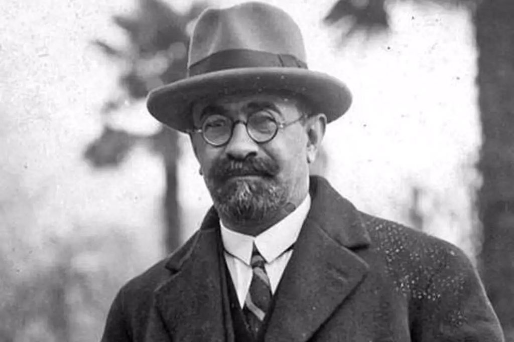 CahrliChaplin's tweet image. « هر شب از خودم میپرسم: امروز برای ایران چه کردم؟ اگر پاسخی نداشته باشم، خوابم نمیبَرَد.»
#محمدعلی_فروغی