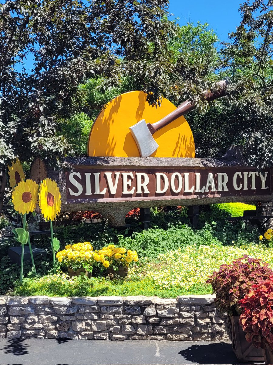 pHalfacre_STL's tweet image. Having a little fun in Silver Dollar City