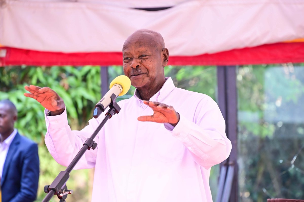 KagutaMuseveni's tweet image. This afternoon, I passed by the home of the late Professor George Kanyeihamba in Bugiza to commiserate with his family.
We, the people of this area, received a new idea with the arrival of Christianity: that when we die, we go to heaven. Before that concept, our belief was in…