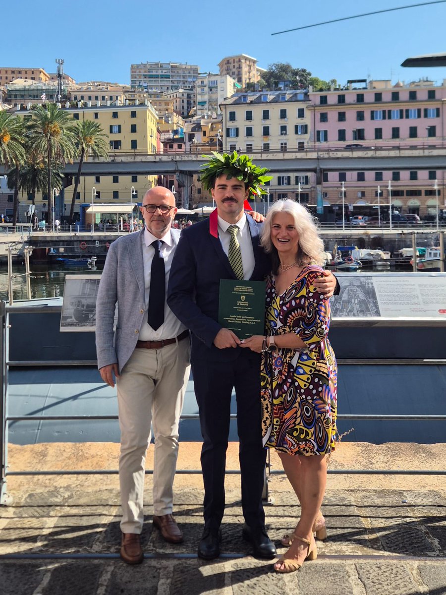 I am so happy right now i can’t believe i achieved to get the bachelor degree in Business Economics with a grade of 101/110🥳
These years have been amazing, thanks to everyone.