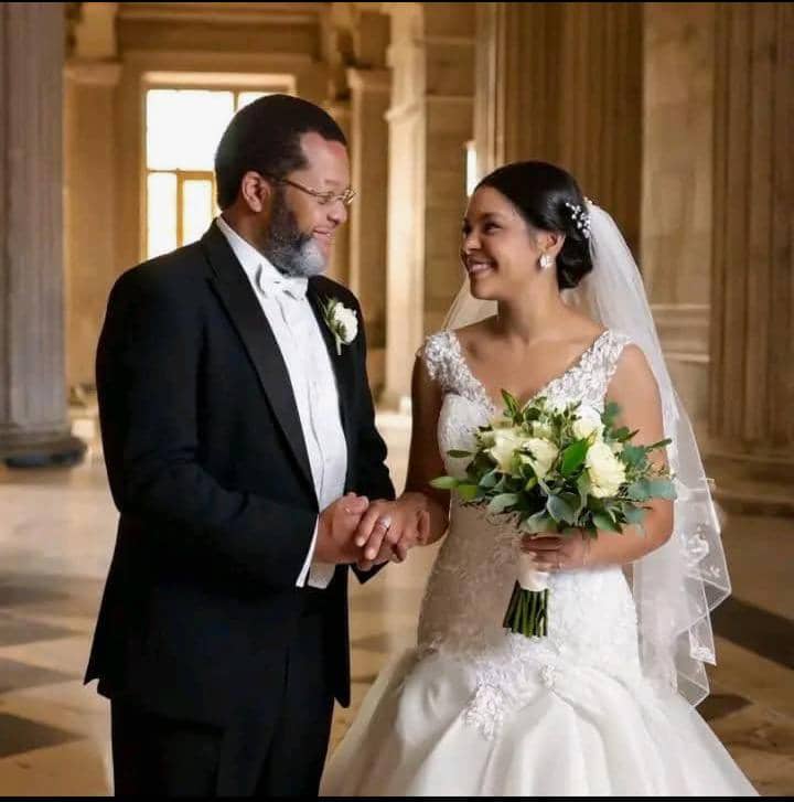 Habemus mamale !
Heureux mariage au couple <a href="/MarcelloTunasi/">Marcello TUNASI</a> <a href="/Esther_Tunasi/">Esther Aïsha Tunasi</a>
