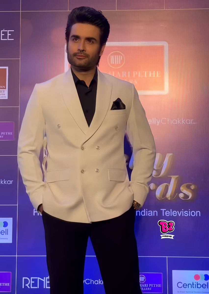 He's looking gorgeous 🔥

#VivianDsena