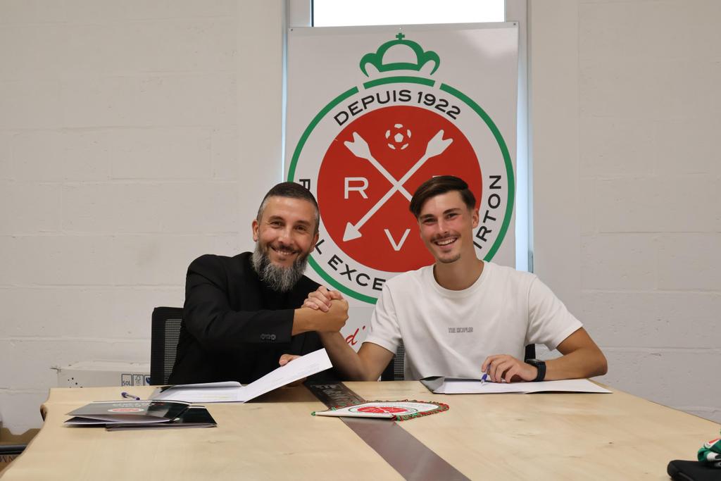 excelsiorvirton's tweet photo. Liam Genève signe son 1er contrat professionnel !
Formé au club, Liam portait nos couleurs sous contrat jeune ces dernières saisons.
Il franchit une étape importante en signant son 1er contrat avec le RE Virton.
Bravo Liam💚
#REVirton #ContratPro #Formation #FiertéDuClub https://t.co/MoCO8v8zgF