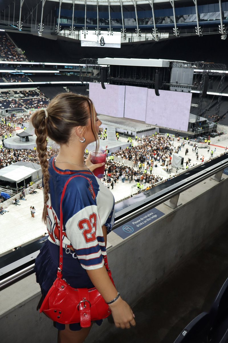 Beth🤎 tweet media