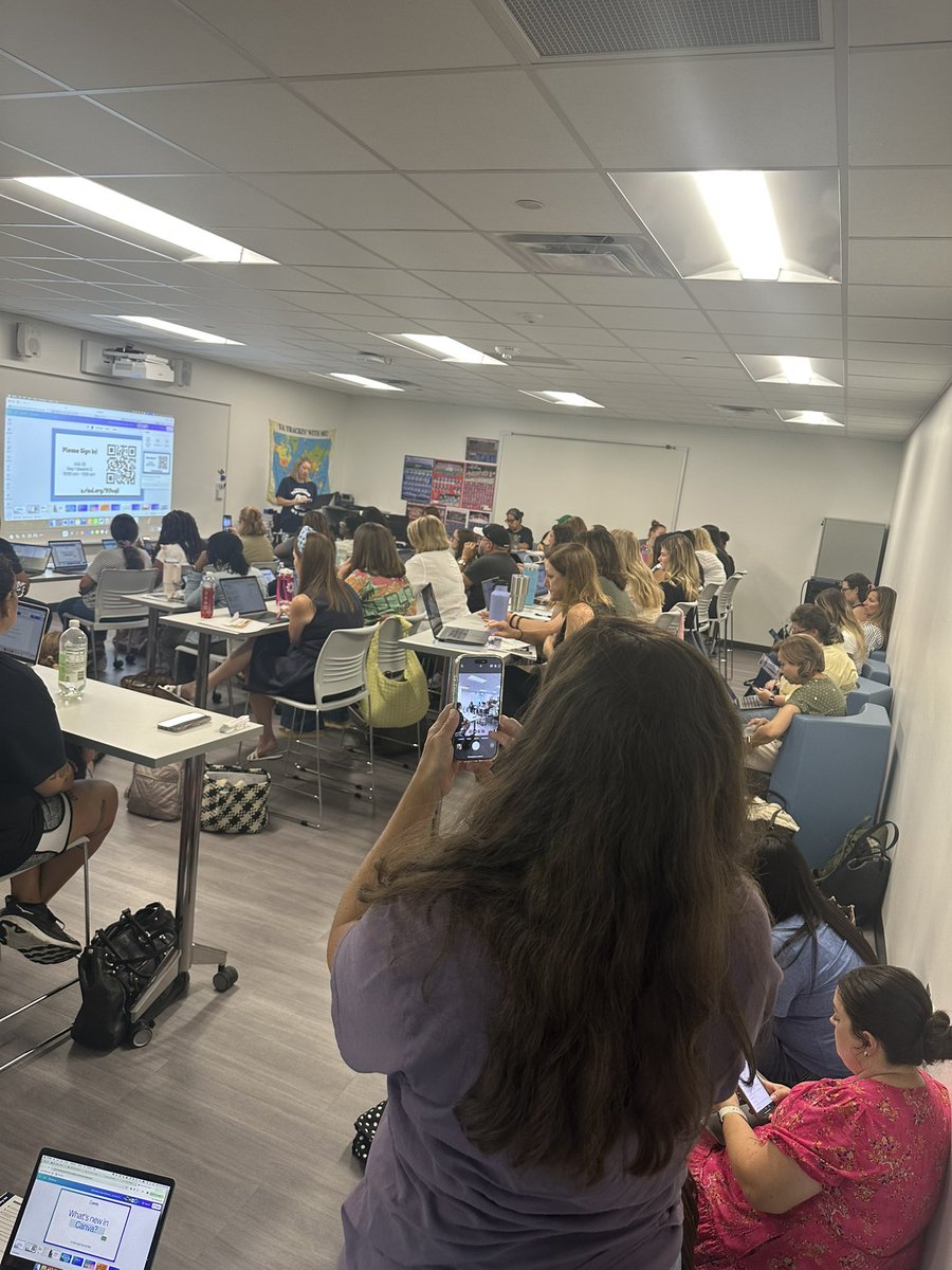 RISD iTeam (@risditeam) on Twitter photo ✨What a great morning of learning! We’ve had some packed sessions and are ready for the afternoon. Enjoy your lunch & come see us this afternoon in B117, D114, D115, or D116! #RISDDreamBig #RISDTWG <a href="/PLinRISD/">Professional Learning RISD</a> ✨What a great morning of learning! We’ve had some packed sessions and are ready for the afternoon. Enjoy your lunch & come see us this afternoon in B117, D114, D115, or D116! #RISDDreamBig #RISDTWG <a href="/PLinRISD/">Professional Learning RISD</a>