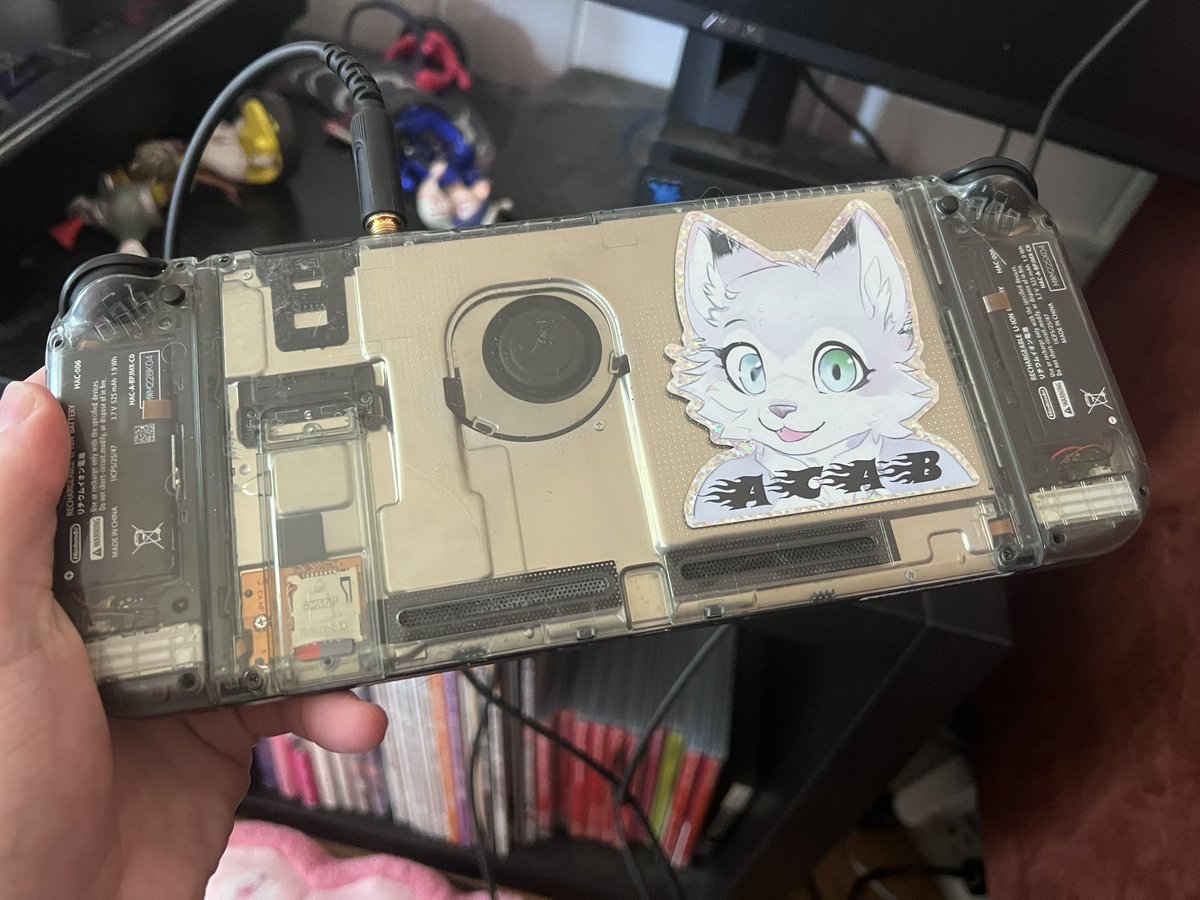 teethcuttingg's tweet image. yeah i want a switch 2 but that also means saying goodbye to my switch 1 with custom hardware :(
