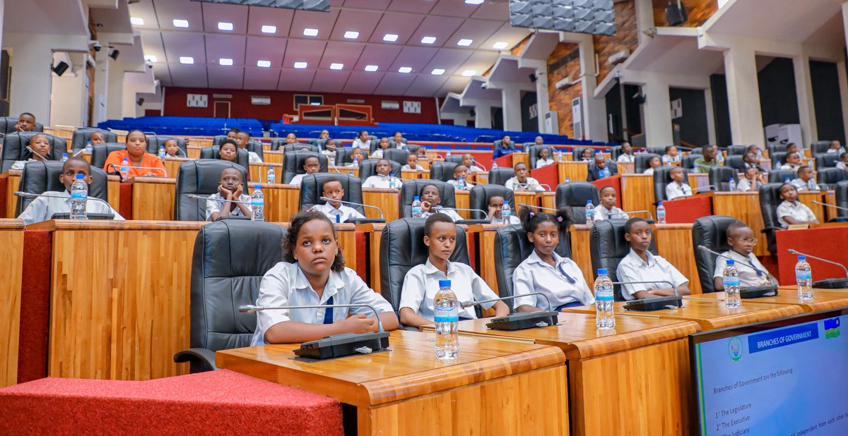 RwandaParliamnt's tweet image. Uyu munsi, abanyeshuri barenga 80 bo mu ishuri ribanza rya ESPOIR ry'i @RwamaganaDistr basuye Inteko Ishinga Amategeko, Umutwe w’Abadepite.
Abanyeshuri bagiranye ibiganiro n’Abadepite ku mikorere y’Inteko Ishinga Amategeko.