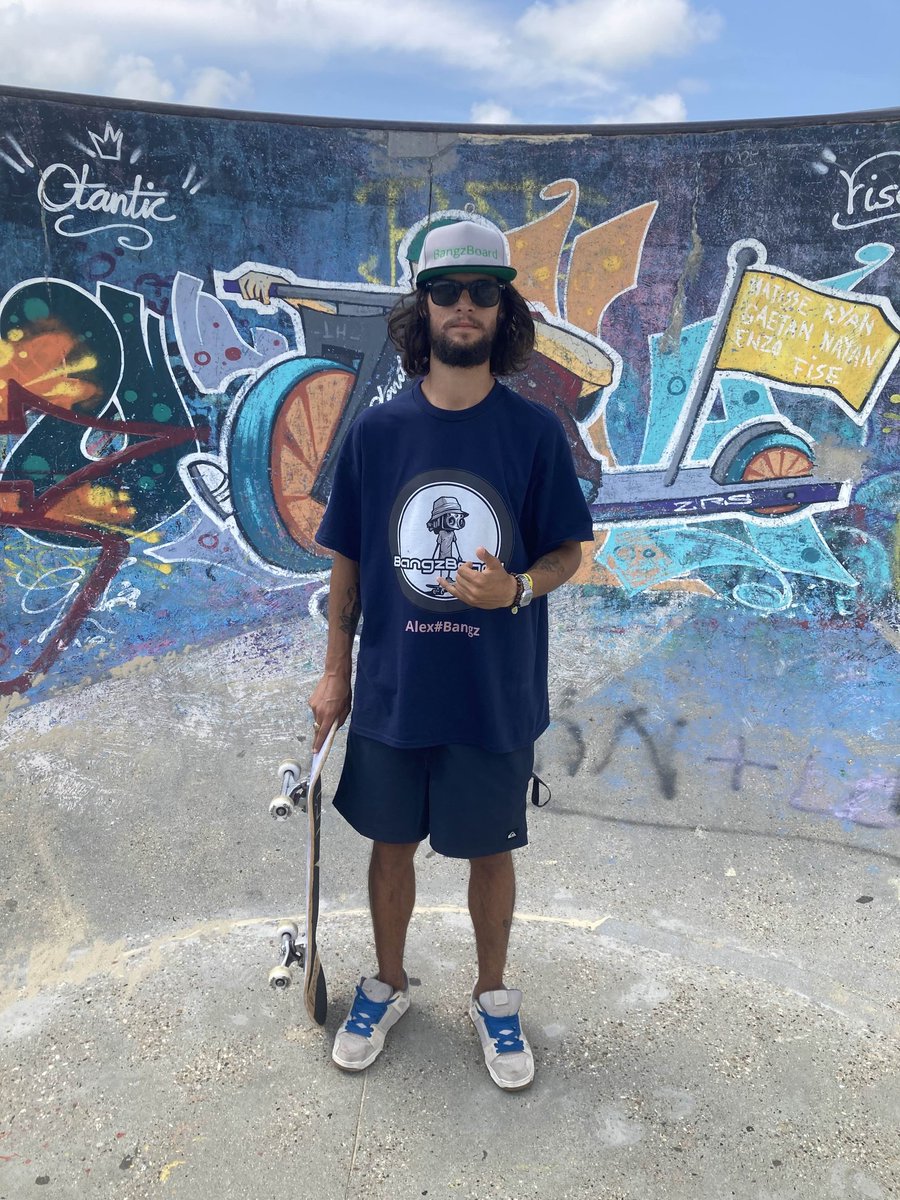 BitGirlsVeChain's tweet image. Meet Alex🤟 A french competition #skater and thé first official atlete skating for @BangzBoard 🔥🔥🔥
Outfit proudly sponsored by @BitGirlsVeChain ,
@BangzBoard & @TurtleLabsV 🔥
Spreading the word about $dream , $bangz & $squad in a sporty way🛹
#VeChain #vebetterdao ❤️❤️❤️