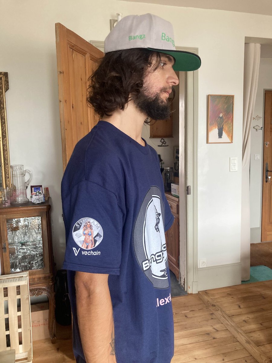 BitGirlsVeChain's tweet image. Meet Alex🤟 A french competition #skater and thé first official atlete skating for @BangzBoard 🔥🔥🔥
Outfit proudly sponsored by @BitGirlsVeChain ,
@BangzBoard & @TurtleLabsV 🔥
Spreading the word about $dream , $bangz & $squad in a sporty way🛹
#VeChain #vebetterdao ❤️❤️❤️
