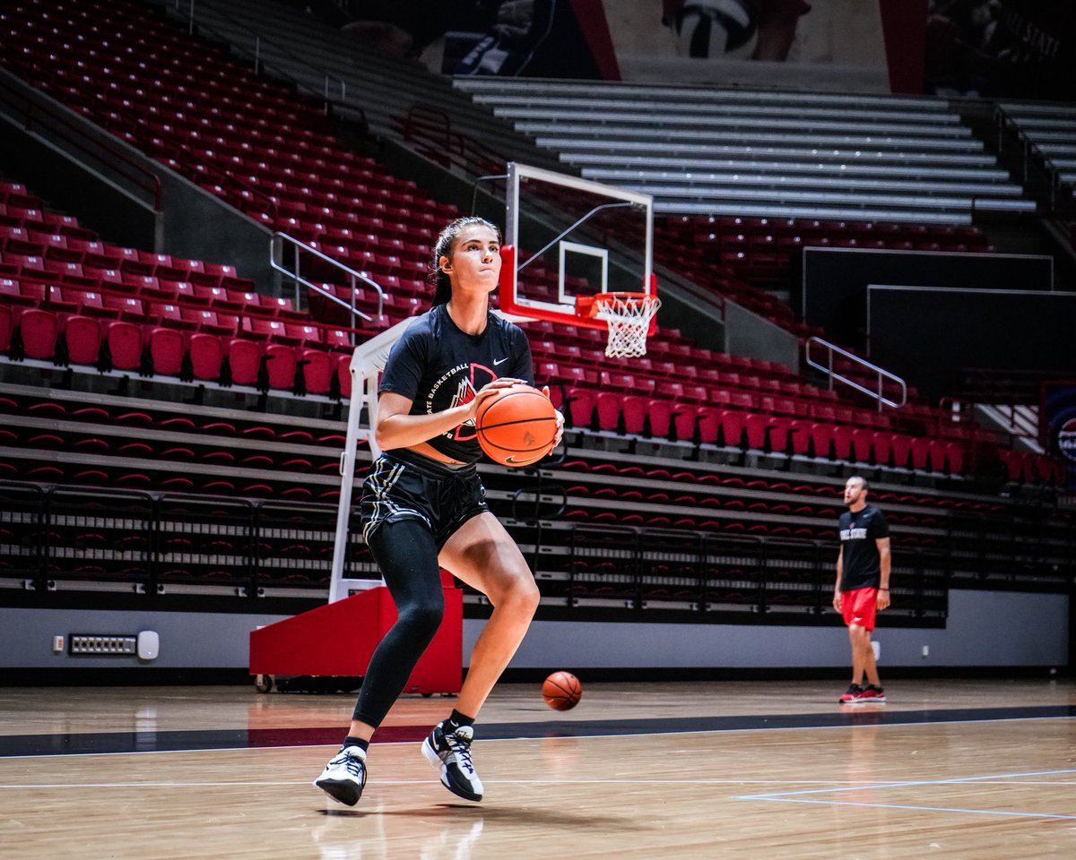 BallStateWBB's tweet image. getting shots 🆙