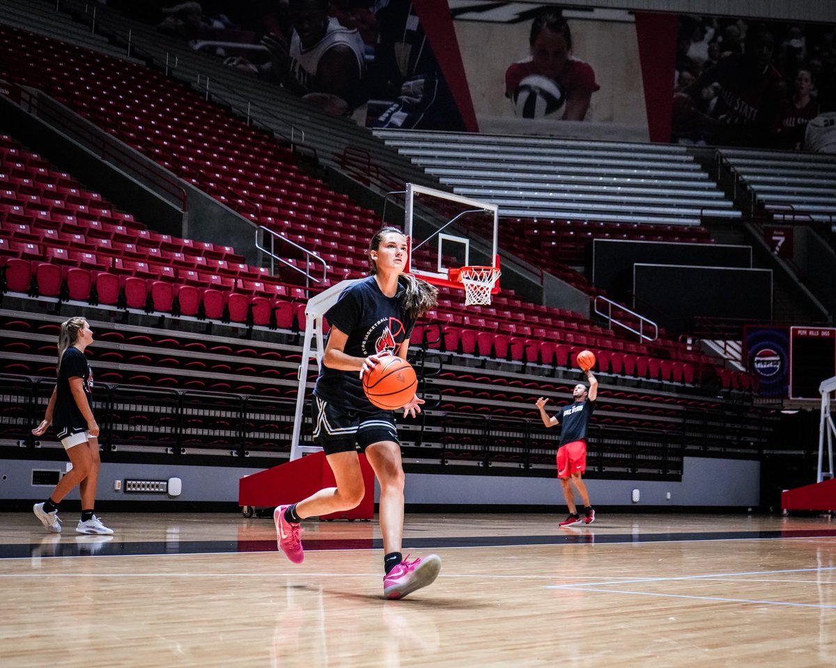 BallStateWBB's tweet image. getting shots 🆙